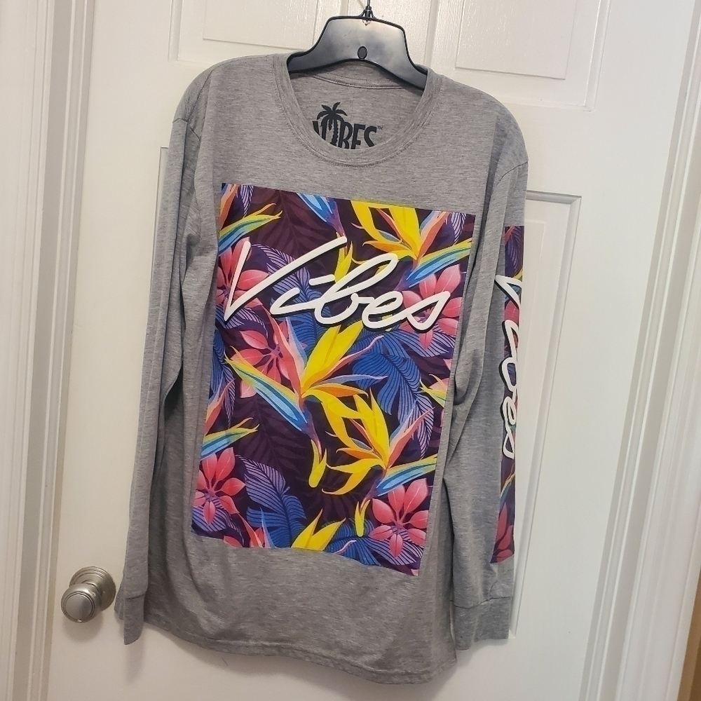 Bailey Apparel "Vibes" Colorful L/S  Tee Shirt Size Large, Casual